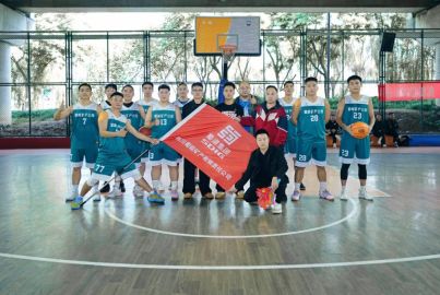 再下一城！蜀能礦產(chǎn)男籃隊以小組賽第一昂首挺進(jìn)半決賽！