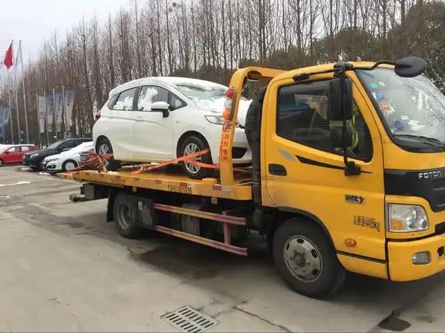 長(zhǎng)安車(chē)輛沒(méi)電啟動(dòng)不用慌，專(zhuān)業(yè)拖車(chē)脫困解決您的燃眉之急