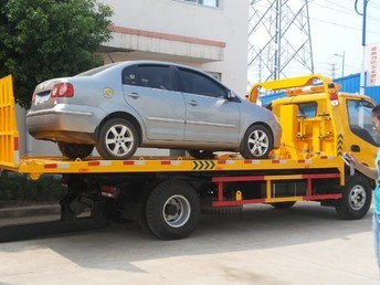 深圳龍華專(zhuān)業(yè)汽車(chē)修車(chē)與緊急救援拖車(chē)服務(wù)，技術(shù)嫻熟歡迎來(lái)電